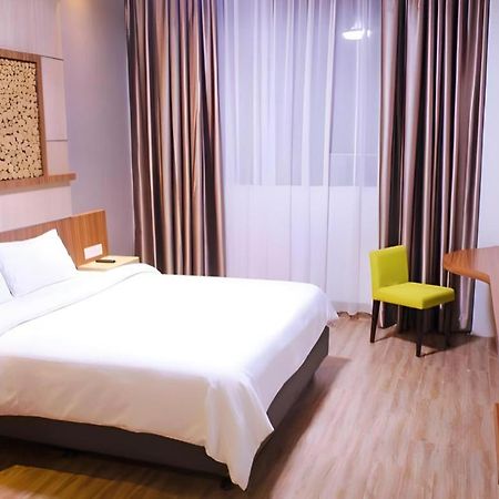 Ayola First Point Hotel Pekanbaru Zewnętrze zdjęcie