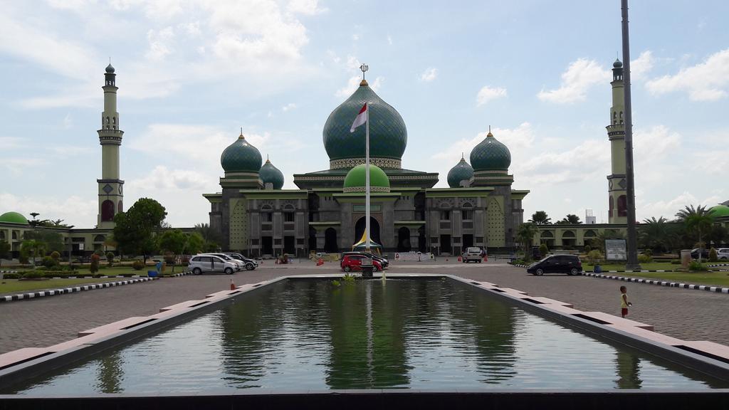 Ayola First Point Hotel Pekanbaru Zewnętrze zdjęcie