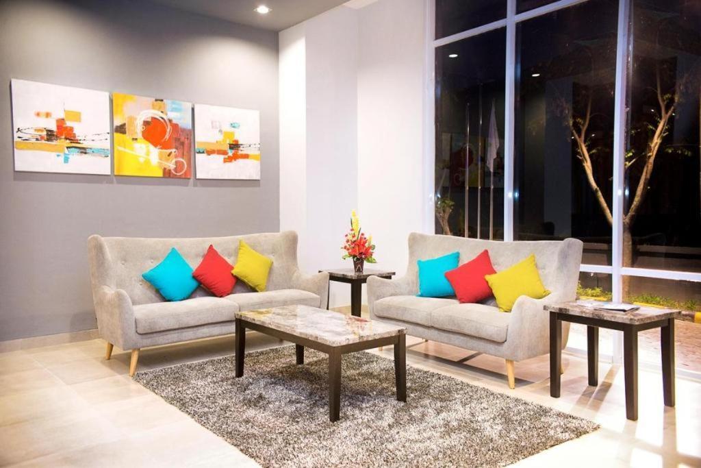 Ayola First Point Hotel Pekanbaru Zewnętrze zdjęcie