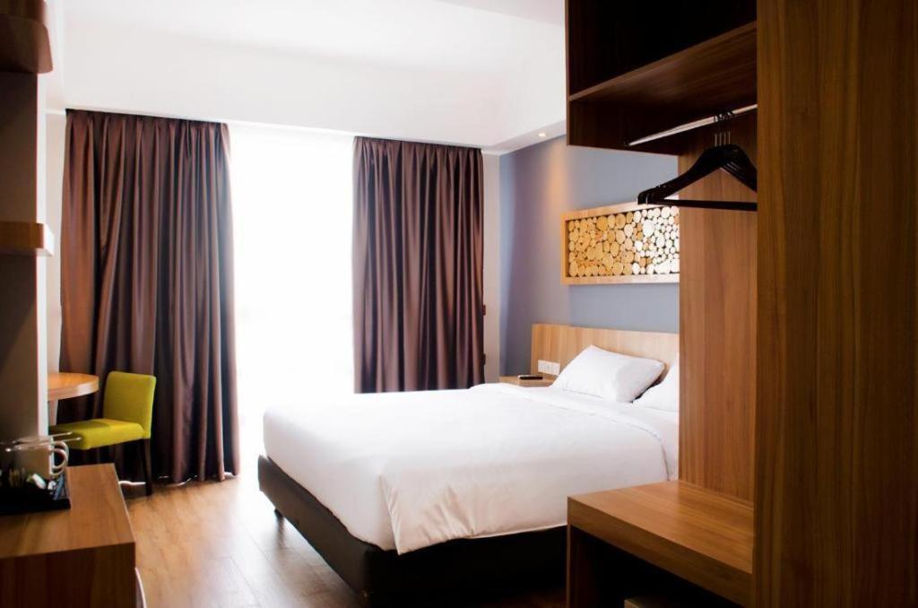 Ayola First Point Hotel Pekanbaru Zewnętrze zdjęcie