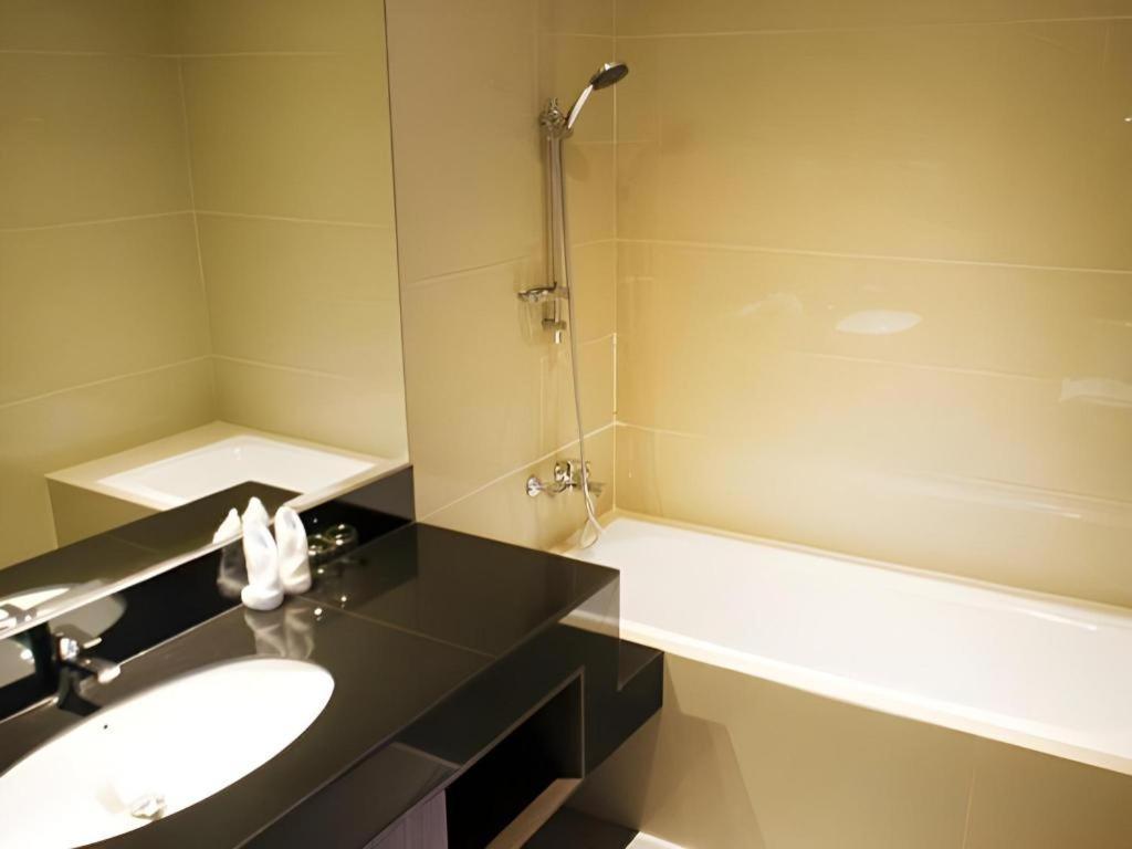 Ayola First Point Hotel Pekanbaru Zewnętrze zdjęcie