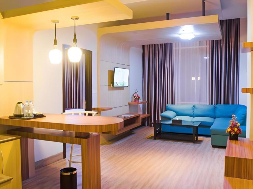 Ayola First Point Hotel Pekanbaru Zewnętrze zdjęcie