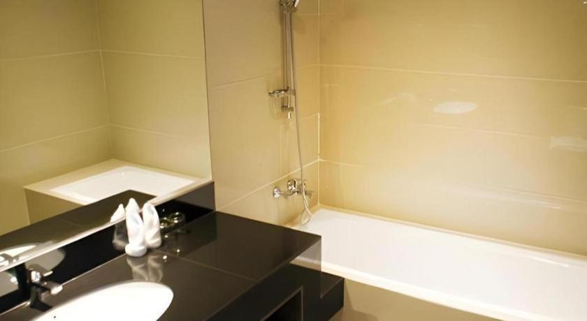 Ayola First Point Hotel Pekanbaru Zewnętrze zdjęcie
