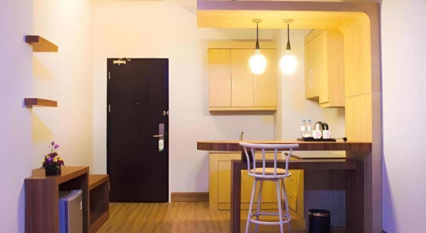 Ayola First Point Hotel Pekanbaru Zewnętrze zdjęcie