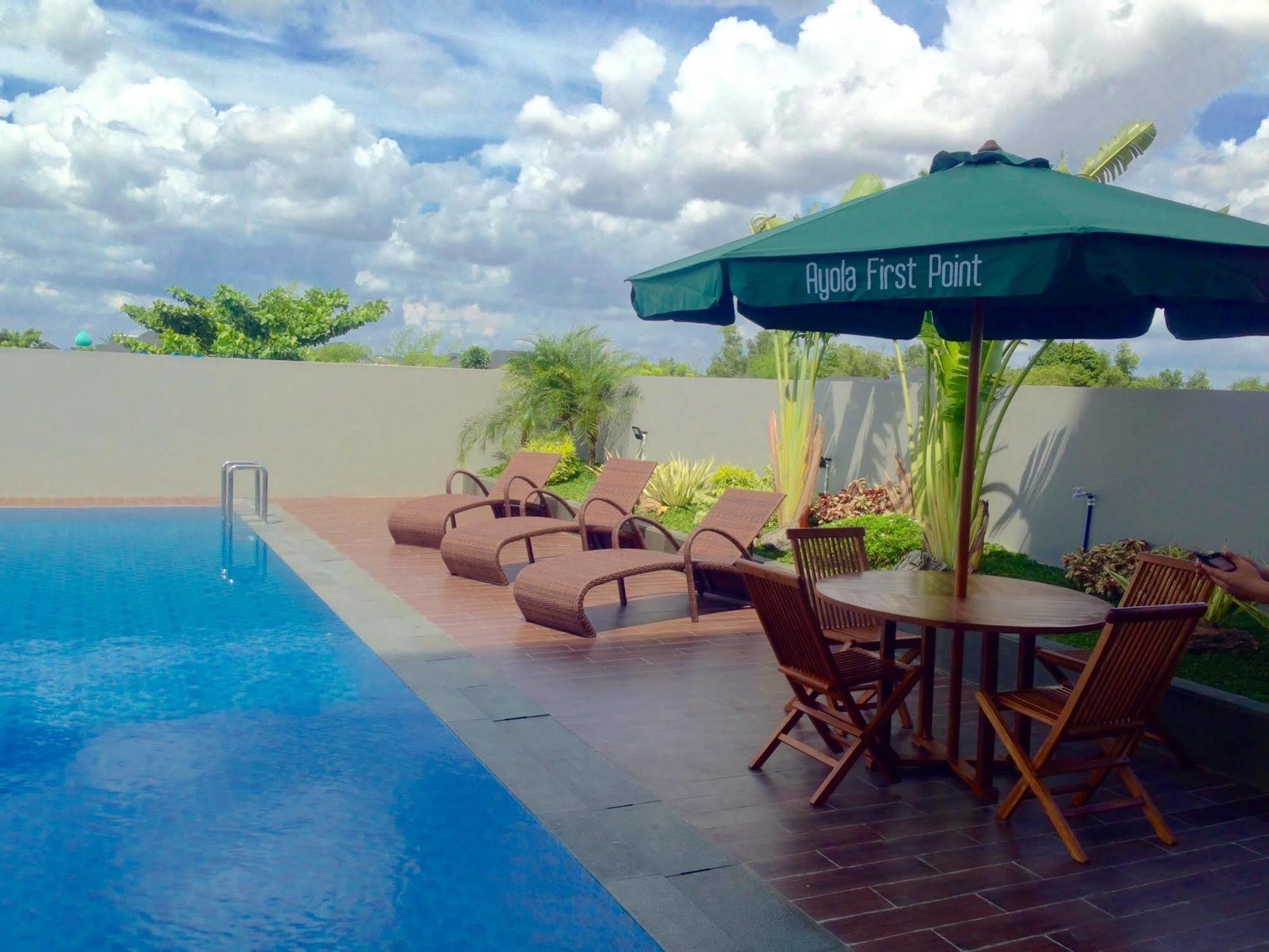 Ayola First Point Hotel Pekanbaru Zewnętrze zdjęcie