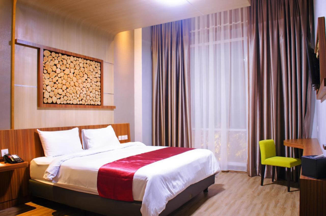 Ayola First Point Hotel Pekanbaru Zewnętrze zdjęcie